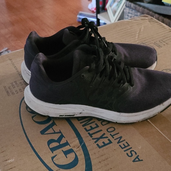 Nike Shoes - Great condition womens nikes